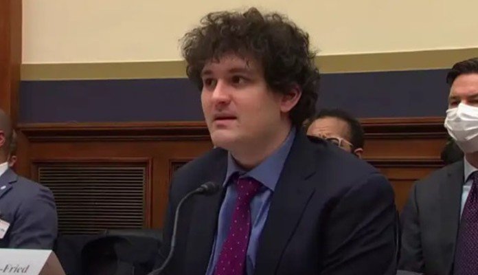 Pais de Sam Bankman-Fried querem que Trump perdoe o filho
