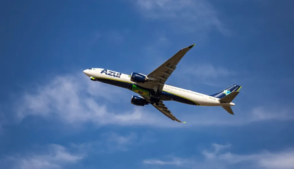 Clientes da Azul agora podem acumular pontos com compras de criptomoedas