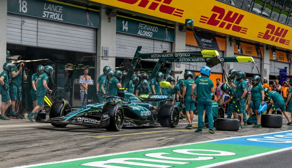 Coinbase e Aston Martin fecham acordo de patrocínio na F1 pago em stablecoin USDC