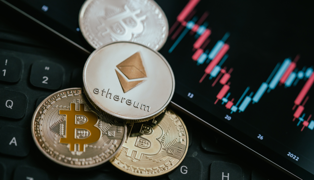 Preços do Bitcoin, Ethereum e Solana oscilam antes do prazo final de Trump para tarifas