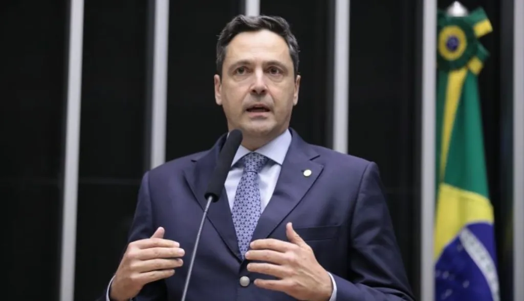 Deputado herdeiro da família real propõe lei para que trabalhadores sejam pagos com criptomoedas