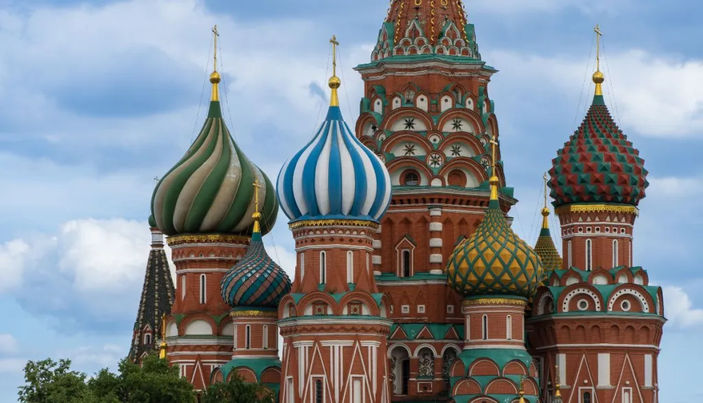Rússia precisa criar stablecoin para contornar sanções, afirma oficial do governo
