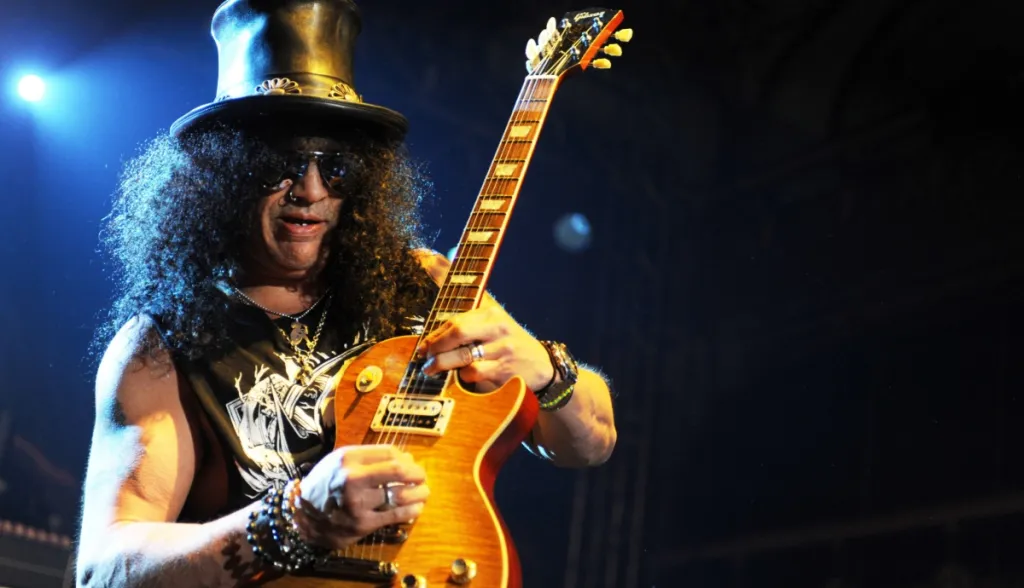 Slash deixa Twitter após hacker invadir sua conta para promover memecoin