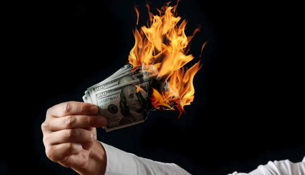 CEO promete queimar o próprio dinheiro após sua criptomoeda cair 90%