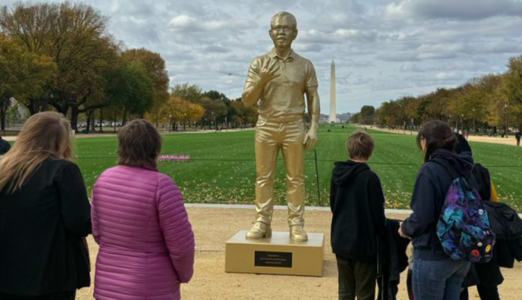 Memecoin inspirada em estátua de CZ dispara após ele dizer “não comprem”