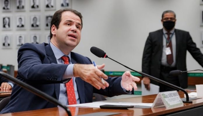 Áureo Ribeiro define como “horrível” imposto de 30% para regularizar criptomoedas