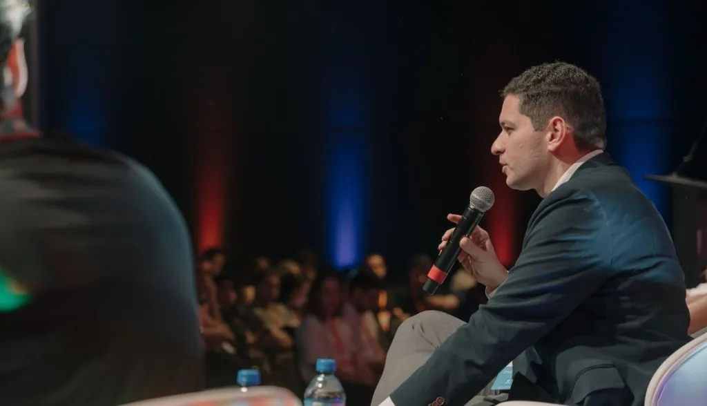 ETFs de criptomoedas têm comportamentos opostos no Brasil e nos EUA, diz executivo da Hashdex