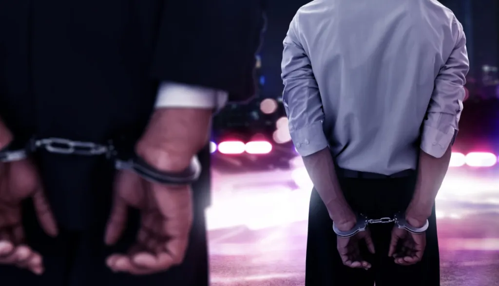 Polícia prende dois suspeitos de assassinar estudante após roubo de criptomoedas