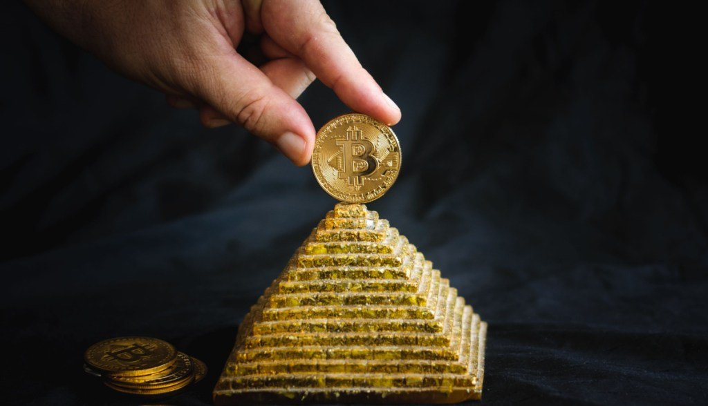 Advogada ligada ao Faraó do Bitcoin é solta 24h após ser presa